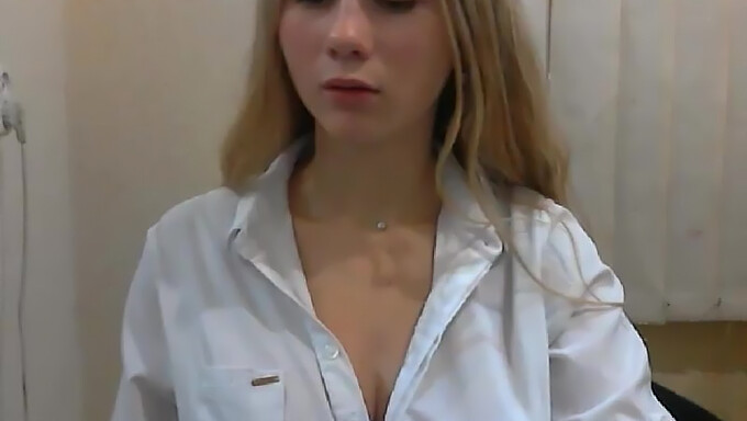 Busty Blond Bombe Bliver Vild På Kamera