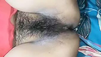 Momento Íntimo De Pareja India Amateur En El Dormitorio