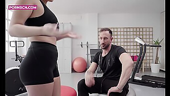 Amateur Latina Babe Met Grote Tieten En Grote Kont Neukt Haar Gespierde Personal Trainer In 4k