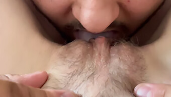 Amateur Guy Gives Oral Pleasure To Girlfriend