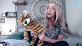 Parodi På Tiger King Med Carol Baskin På Webcam