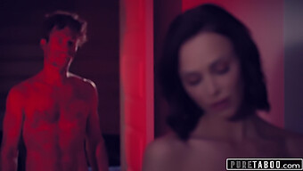 Experiencia De Sexo De Terror De Emily Willis Con Michael Vegas En Una Cabaña