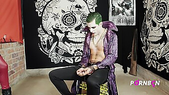 Dvě Španělské Cosplayerky Harleys A Joker V Horkém Americkém Pornu