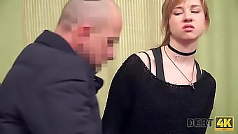 Alice Klay, Une Charmante Rousse, Fait Une Fellation Et A Des Relations Sexuelles Vaginales Avec Un Prêteur D'Argent Dans Une Vidéo Maison