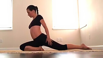 Latihan Yoga Menggoda Dari Milf Elegan Evangeline Lilly.