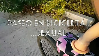 La Balade En Solo D'Une Nana Bikeuse Avec Des Jouets Sexuels