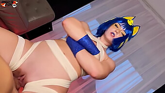 Une Fille Cosplay Chaude Avec De Gros Seins Fait Une Fellation