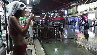 Découvrez Les Plaisirs Secrets De La Rue Baladeuse De Bangkok