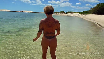 Latina Milf Cassiana Costa Nyder Et Varmt Møde Med En Liderlig Fisker På Stranden