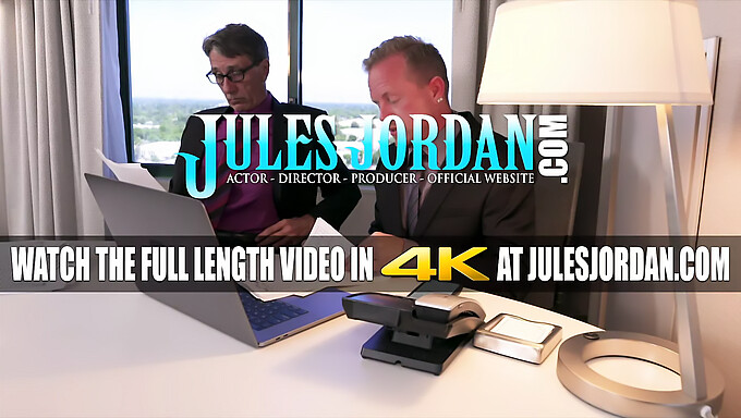 Vina Sky'S Strakke Poesje Wordt Bewerkt Door Twee Mannen In Deze Jules Jordan Video