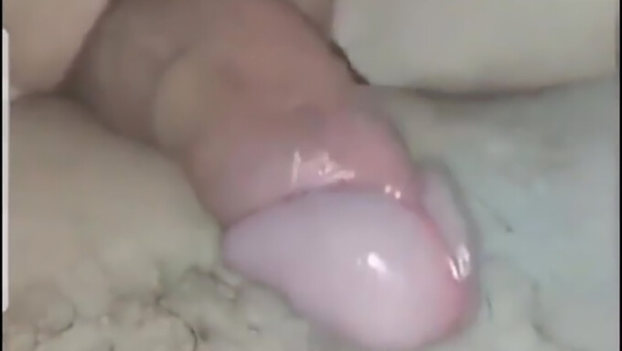 Finger Och Creampie Kombinerat I En Video